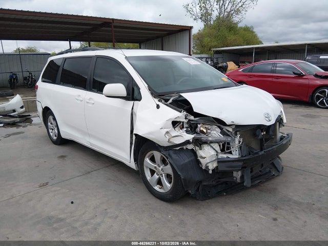 2013 Toyota Sienna Le V6 8 Passenger მანქანა იყიდება აუქციონზე, vin: 5TDKK3DC9DS372528, აუქციონის ნომერი: 46266221