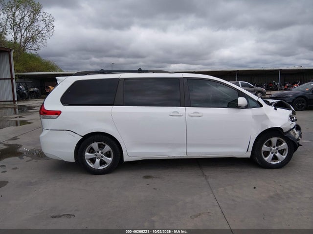46266221 :رقم المزاد ، 5TDKK3DC9DS372528 vin ، 2013 Toyota Sienna Le V6 8 Passenger مزاد بيع