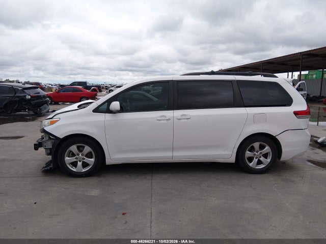 46266221 :رقم المزاد ، 5TDKK3DC9DS372528 vin ، 2013 Toyota Sienna Le V6 8 Passenger مزاد بيع
