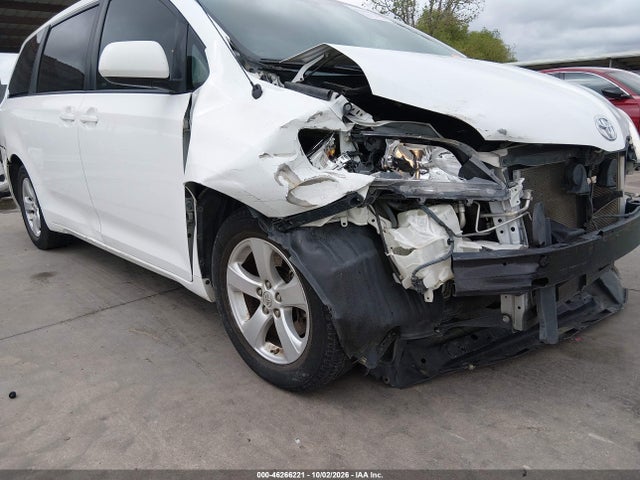46266221 :رقم المزاد ، 5TDKK3DC9DS372528 vin ، 2013 Toyota Sienna Le V6 8 Passenger مزاد بيع
