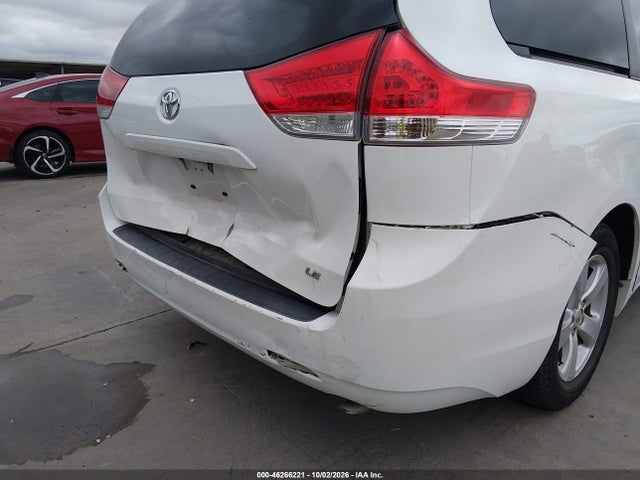 46266221 :رقم المزاد ، 5TDKK3DC9DS372528 vin ، 2013 Toyota Sienna Le V6 8 Passenger مزاد بيع