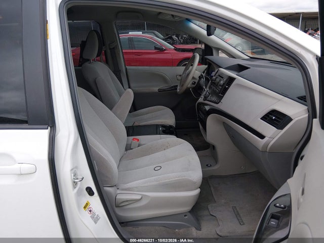 46266221 :رقم المزاد ، 5TDKK3DC9DS372528 vin ، 2013 Toyota Sienna Le V6 8 Passenger مزاد بيع