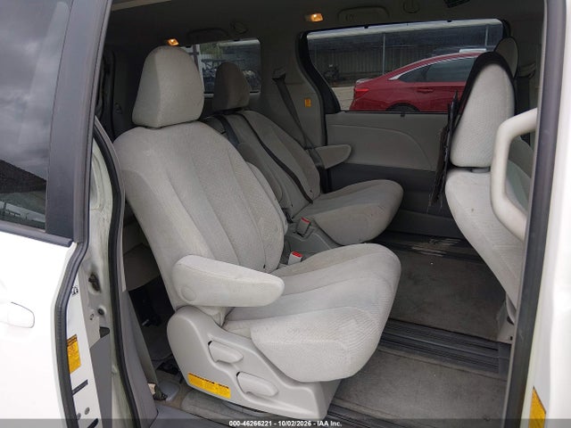 46266221 :رقم المزاد ، 5TDKK3DC9DS372528 vin ، 2013 Toyota Sienna Le V6 8 Passenger مزاد بيع