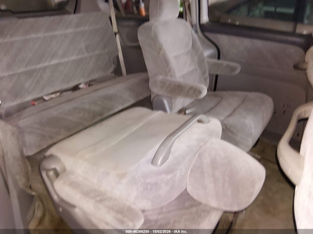 46266250 :رقم المزاد ، 5FNRL18844B117215 vin ، 2004 Honda Odyssey Ex مزاد بيع