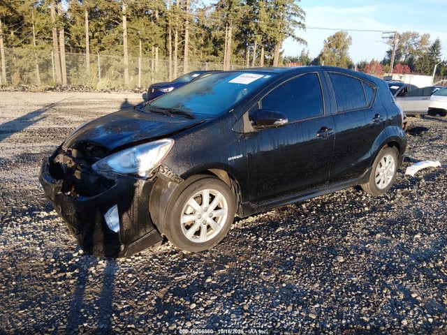 Toyota Prius C Two 2017 JTDKDTB36H1596078 Image 2