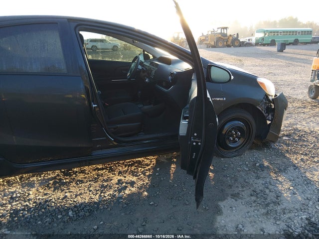 Toyota Prius C Two 2017 JTDKDTB36H1596078 Image 5