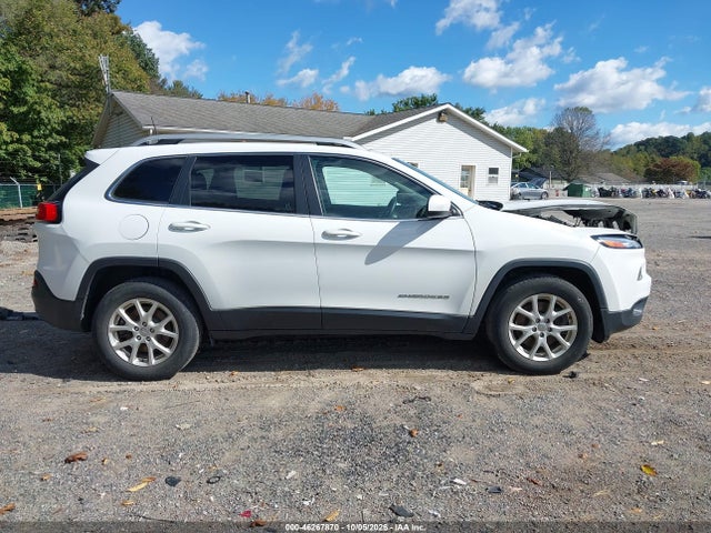 46267870 :رقم المزاد ، 1C4PJMCS3HW581986 vin ، 2017 Jeep Cherokee Latitude 4x4 مزاد بيع