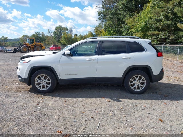 46267870 :رقم المزاد ، 1C4PJMCS3HW581986 vin ، 2017 Jeep Cherokee Latitude 4x4 مزاد بيع