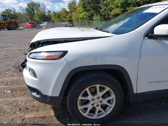 46267870 :رقم المزاد ، 1C4PJMCS3HW581986 vin ، 2017 Jeep Cherokee Latitude 4x4 مزاد بيع
