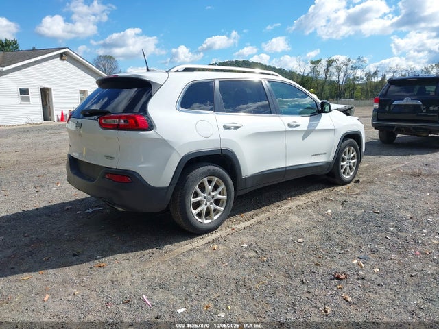46267870 :رقم المزاد ، 1C4PJMCS3HW581986 vin ، 2017 Jeep Cherokee Latitude 4x4 مزاد بيع