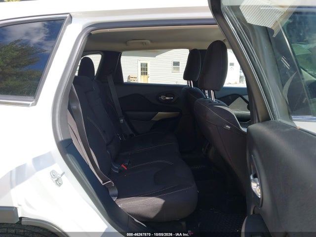 46267870 :رقم المزاد ، 1C4PJMCS3HW581986 vin ، 2017 Jeep Cherokee Latitude 4x4 مزاد بيع