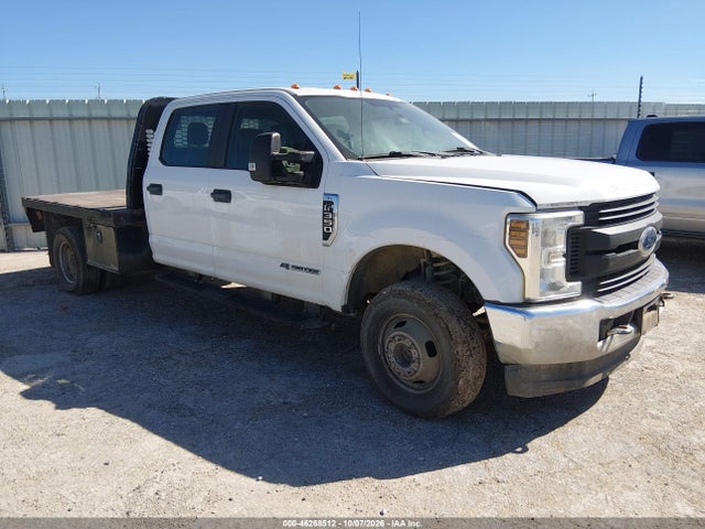 46268512 :رقم المزاد ، 1FD8W3HTXJEB54278 vin ، 2018 Ford F-350 Chassis Xl مزاد بيع