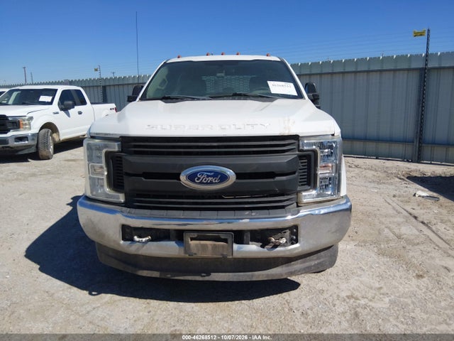 46268512 :رقم المزاد ، 1FD8W3HTXJEB54278 vin ، 2018 Ford F-350 Chassis Xl مزاد بيع