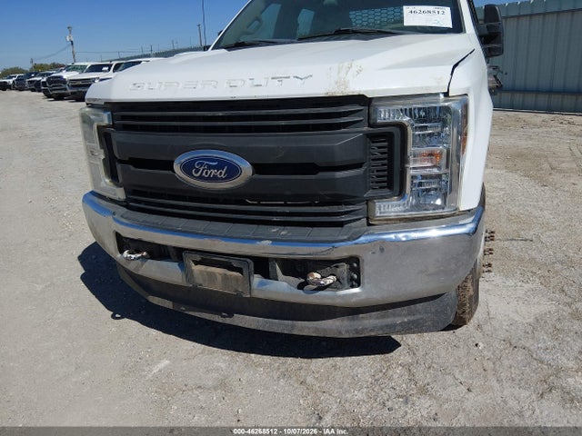 46268512 :رقم المزاد ، 1FD8W3HTXJEB54278 vin ، 2018 Ford F-350 Chassis Xl مزاد بيع
