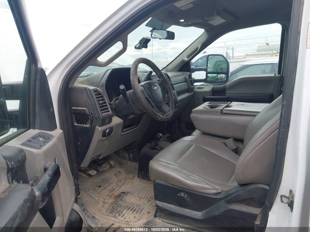 46268512 :رقم المزاد ، 1FD8W3HTXJEB54278 vin ، 2018 Ford F-350 Chassis Xl مزاد بيع