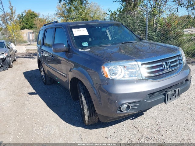 46268790 :رقم المزاد ، 5FNYF4H95FB047045 vin ، 2015 Honda Pilot Touring مزاد بيع