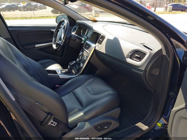 46269486 :رقم المزاد ، YV140MEK2G1298116 vin ، 2016 Volvo V60 T5 Drive-e Premier مزاد بيع