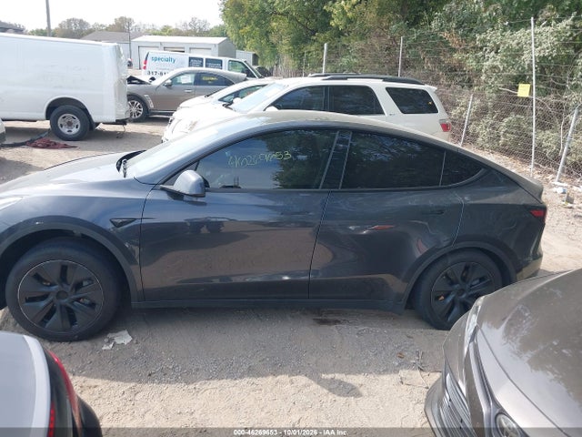 Auction sale of the 2024 Tesla Model Y Long Range Single Motor Rear-wheel Drive/rwd, vin: 7SAYGDED2RF202597, lot number: 46269653