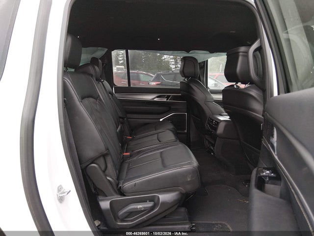 1C4SJSBP2TS166590 Jeep Grand Wagoneer L Limited Altitude 4x4