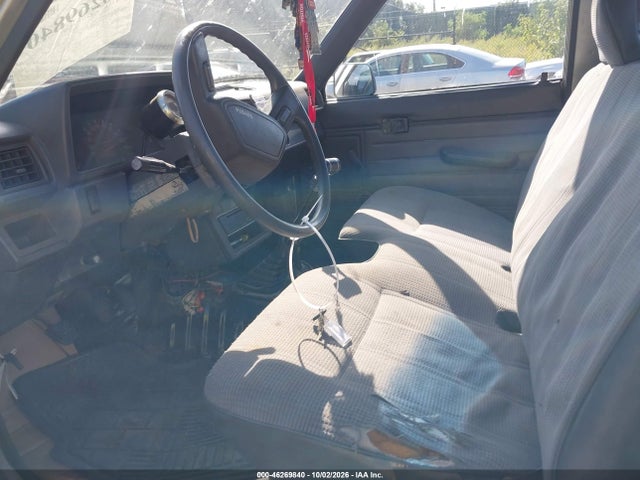 46269840 :رقم المزاد ، JT4RN63R5H0174485 vin ، 1987 Toyota Pickup Rn63 Std مزاد بيع