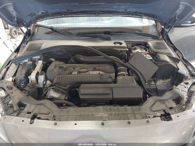 46269880 :رقم المزاد ، YV4612UM1G2000858 vin ، 2016 Volvo S60 Cross Country T5 Platinum مزاد بيع