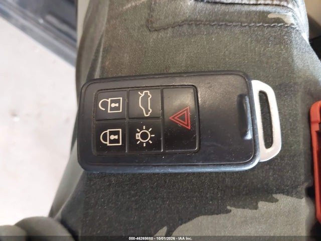46269880 :رقم المزاد ، YV4612UM1G2000858 vin ، 2016 Volvo S60 Cross Country T5 Platinum مزاد بيع