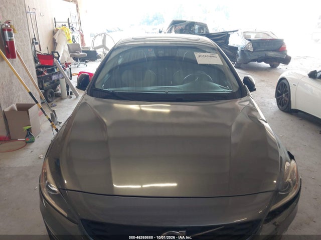 46269880 :رقم المزاد ، YV4612UM1G2000858 vin ، 2016 Volvo S60 Cross Country T5 Platinum مزاد بيع