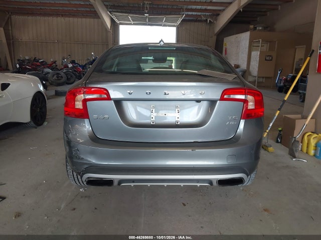 46269880 :رقم المزاد ، YV4612UM1G2000858 vin ، 2016 Volvo S60 Cross Country T5 Platinum مزاد بيع