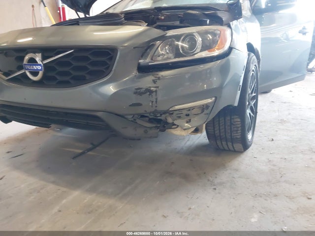 46269880 :رقم المزاد ، YV4612UM1G2000858 vin ، 2016 Volvo S60 Cross Country T5 Platinum مزاد بيع
