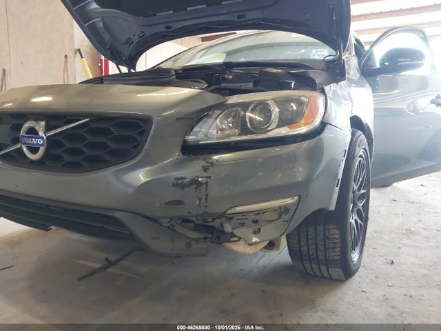 46269880 :رقم المزاد ، YV4612UM1G2000858 vin ، 2016 Volvo S60 Cross Country T5 Platinum مزاد بيع