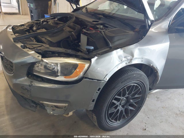 46269880 :رقم المزاد ، YV4612UM1G2000858 vin ، 2016 Volvo S60 Cross Country T5 Platinum مزاد بيع