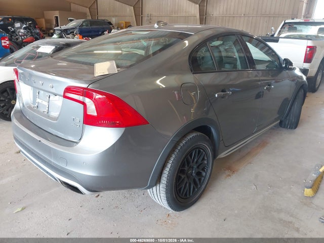46269880 :رقم المزاد ، YV4612UM1G2000858 vin ، 2016 Volvo S60 Cross Country T5 Platinum مزاد بيع