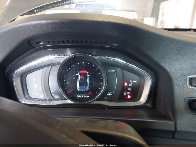 46269880 :رقم المزاد ، YV4612UM1G2000858 vin ، 2016 Volvo S60 Cross Country T5 Platinum مزاد بيع