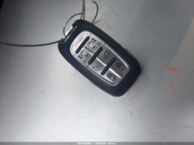Chrysler Pacifica Limited 2025 2C4RC1GG1SR611008 Image 11