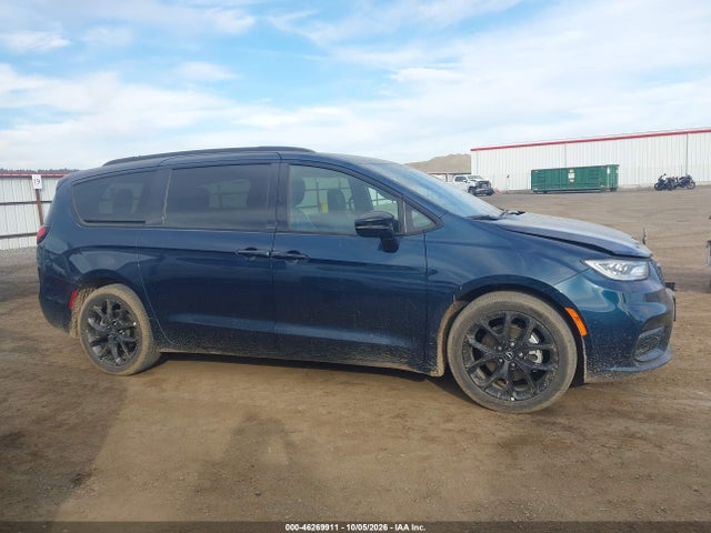Chrysler Pacifica Limited 2025 2C4RC1GG1SR611008 Image 14