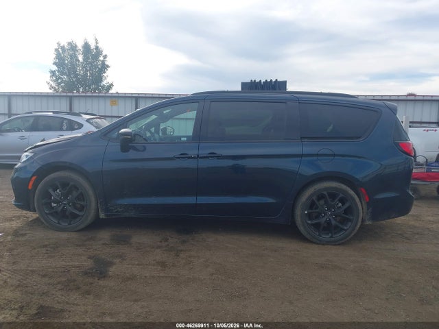 Chrysler Pacifica Limited 2025 2C4RC1GG1SR611008 Image 15