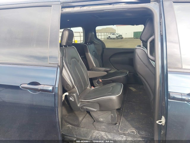 Chrysler Pacifica Limited 2025 2C4RC1GG1SR611008 Image 8