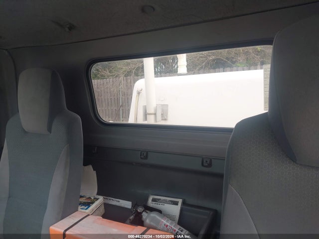 46270234 :رقم المزاد ، 54DC4W1B6DS800702 vin ، 2013 Isuzu Npr Hd Gas Reg مزاد بيع