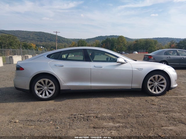 46270599 :رقم المزاد ، 5YJSA1H11EFP62187 vin ، 2014 Tesla Model S P85 مزاد بيع