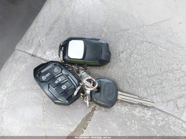 46270678 :رقم المزاد ، 5TDZT34A74S235890 vin ، 2004 Toyota Sequoia Sr5 V8 مزاد بيع
