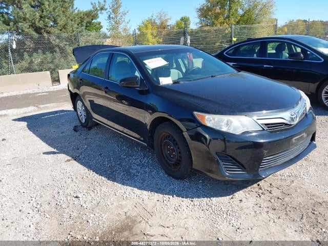 46271372 :رقم المزاد ، 4T4BF1FKXDR319928 vin ، 2013 Toyota Camry Le مزاد بيع