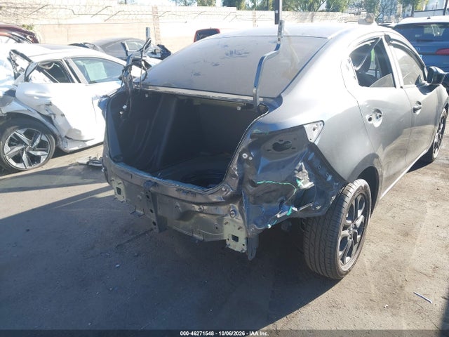 46271548 :رقم المزاد ، 3MYDLBYV1JY309439 vin ، 2018 Toyota Yaris Ia مزاد بيع
