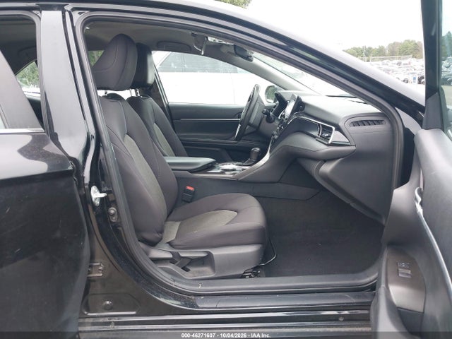 46271607 :رقم المزاد ، 4T1C31AK8MU554259 vin ، 2021 Toyota Camry Le Hybrid مزاد بيع