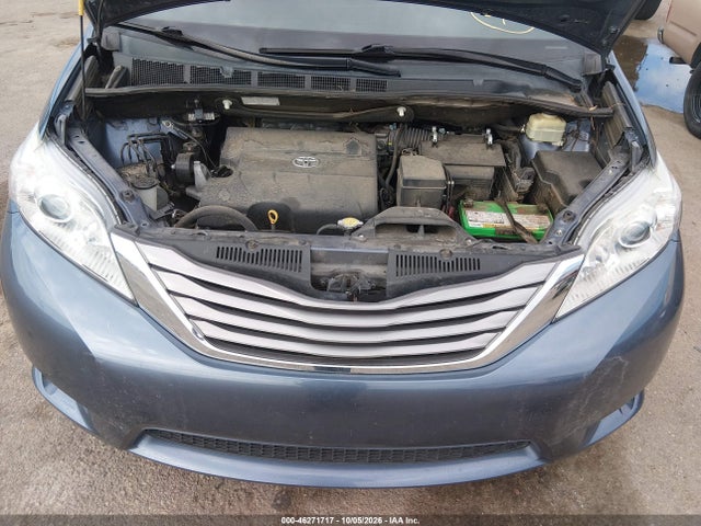 5TDYK3DC1FS654143 Toyota Sienna Xle 8 Passenger