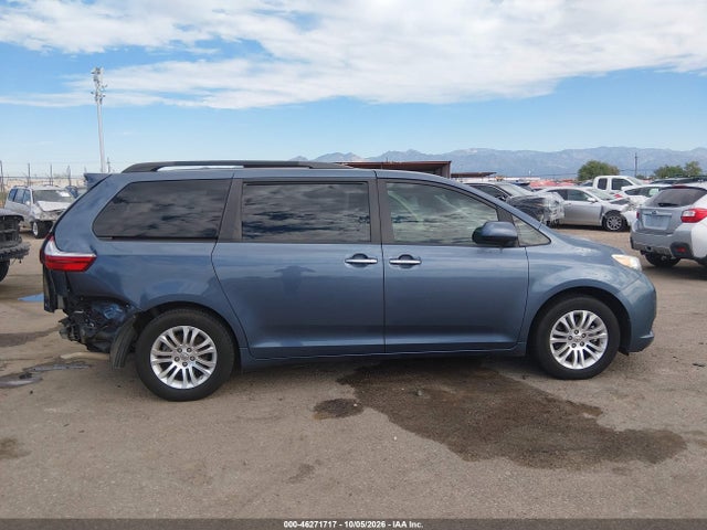 5TDYK3DC1FS654143 Toyota Sienna Xle 8 Passenger