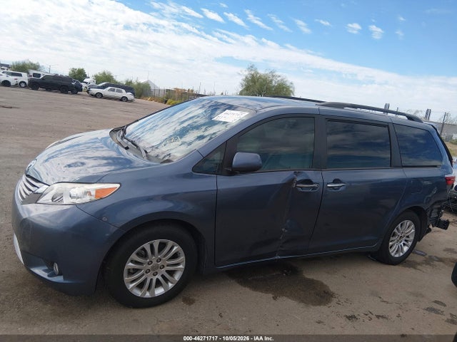 5TDYK3DC1FS654143 Toyota Sienna Xle 8 Passenger