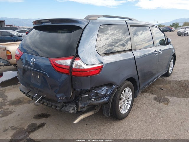 5TDYK3DC1FS654143 Toyota Sienna Xle 8 Passenger