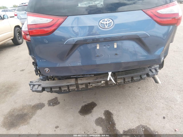 5TDYK3DC1FS654143 Toyota Sienna Xle 8 Passenger