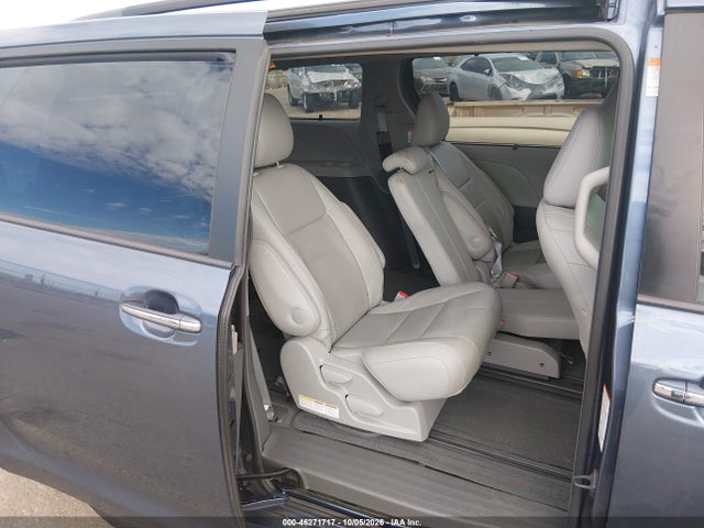 5TDYK3DC1FS654143 Toyota Sienna Xle 8 Passenger