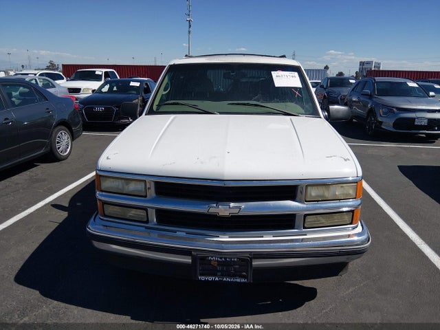 46271740 :رقم المزاد ، 3GNEC16R2XG198263 vin ، 1999 Chevrolet Suburban 1500 Lt مزاد بيع